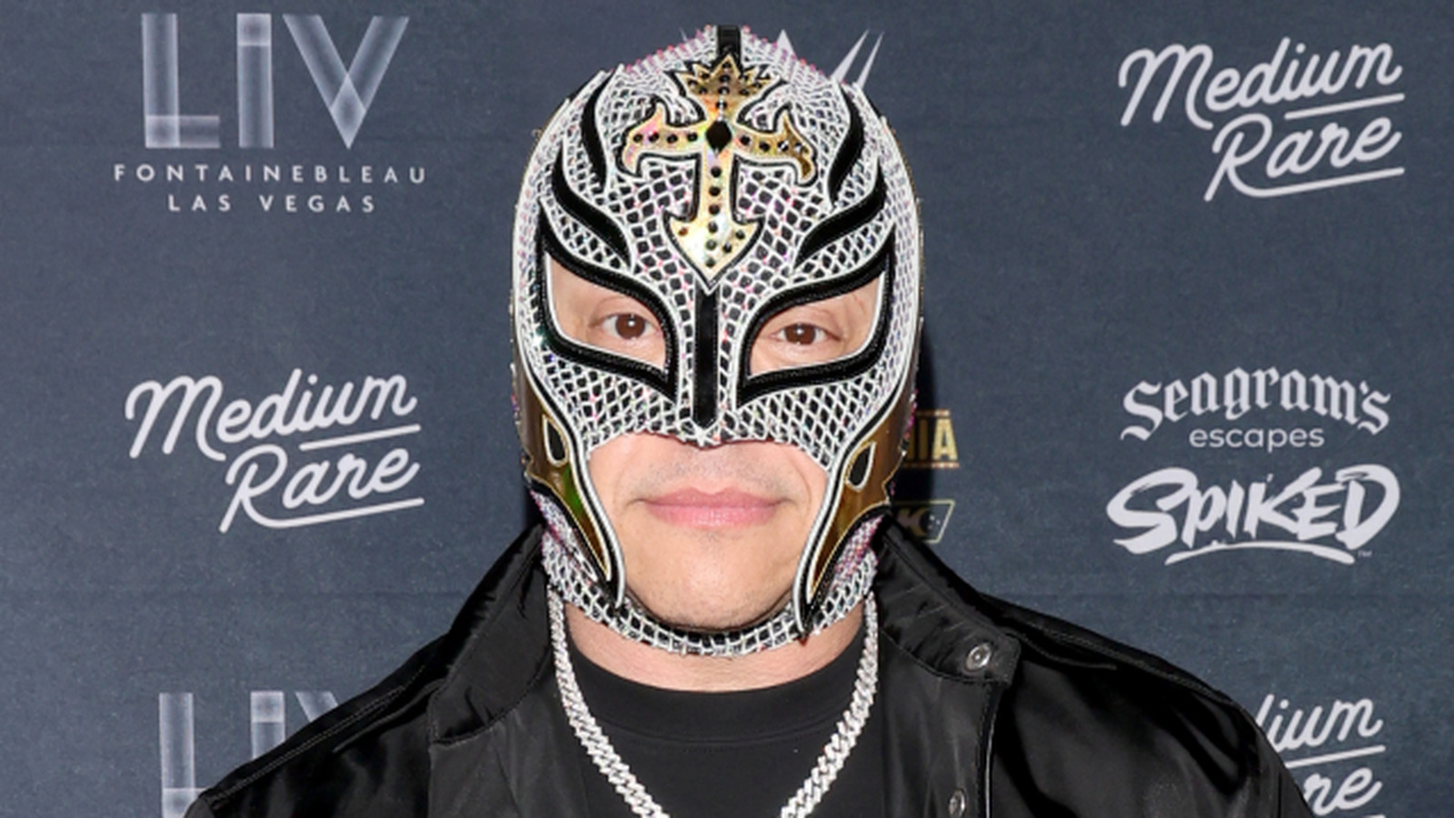https://www.wrestlinginc.com/img/gallery/rey-mysterio-strongly-opposed-his-unmasking-in-wcw-but-had-bigger-concerns/l-intro-1745854188.jpg