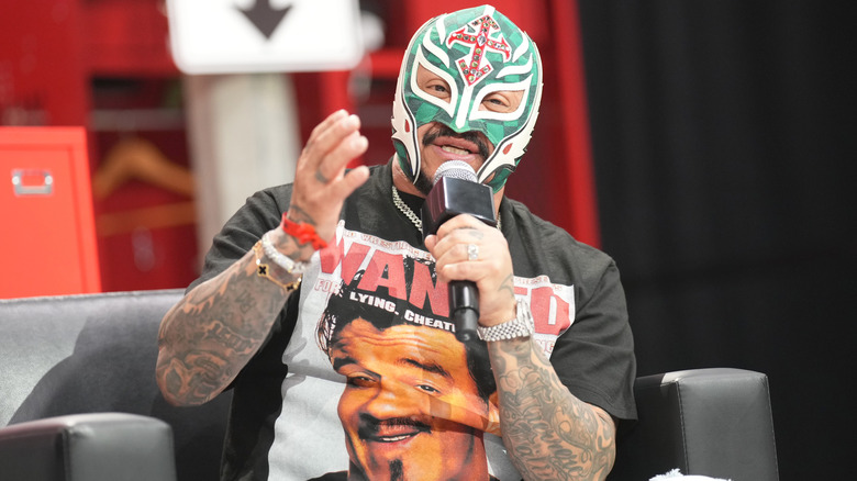 Rey appearing at an event
