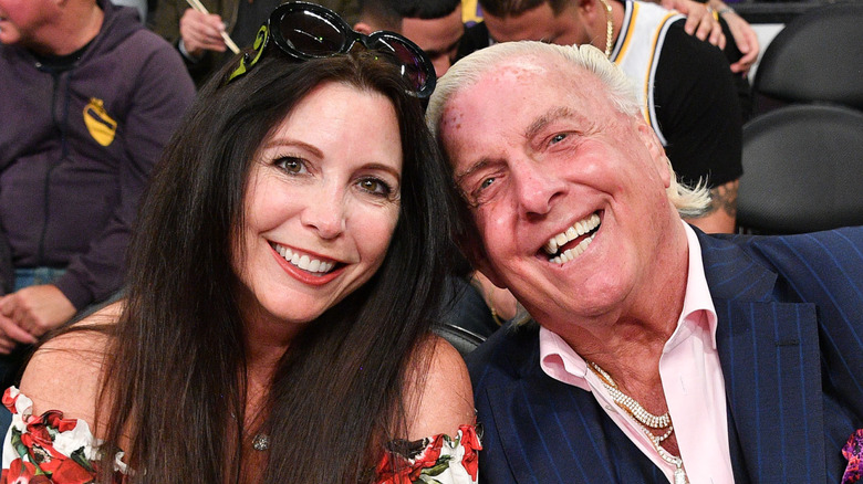 Ric Flair con Wendy Barlow, madre de su difunto hijastro Sebastian Kidder
