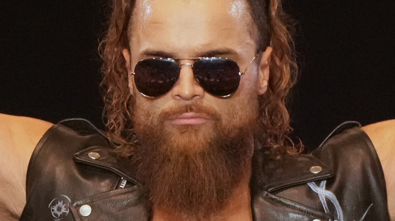 Juice Robinson with sunglasses 