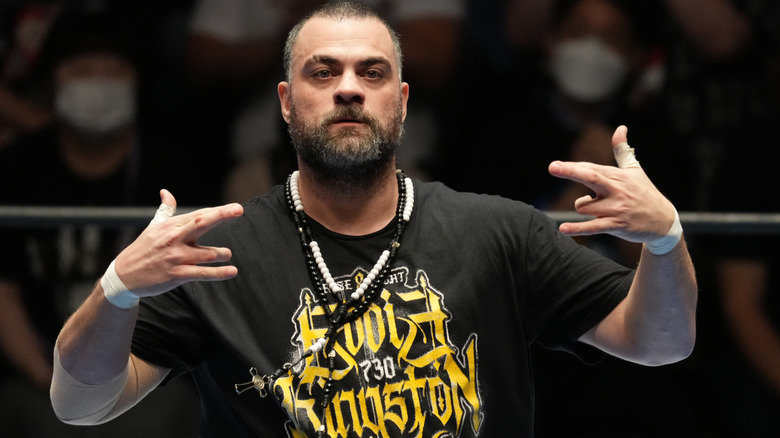 Eddie Kingston making sign with fingers