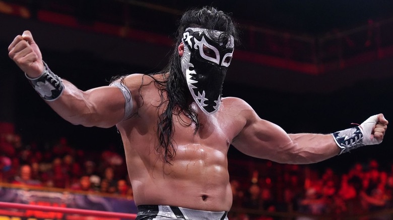 Bandido wearing a black mask