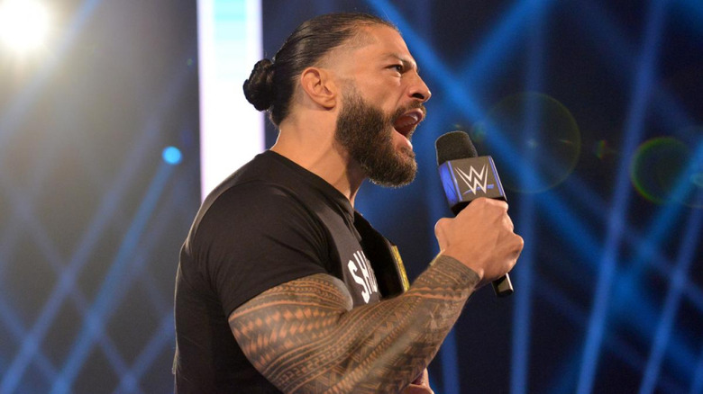 roman-reigns-microphone-wwe