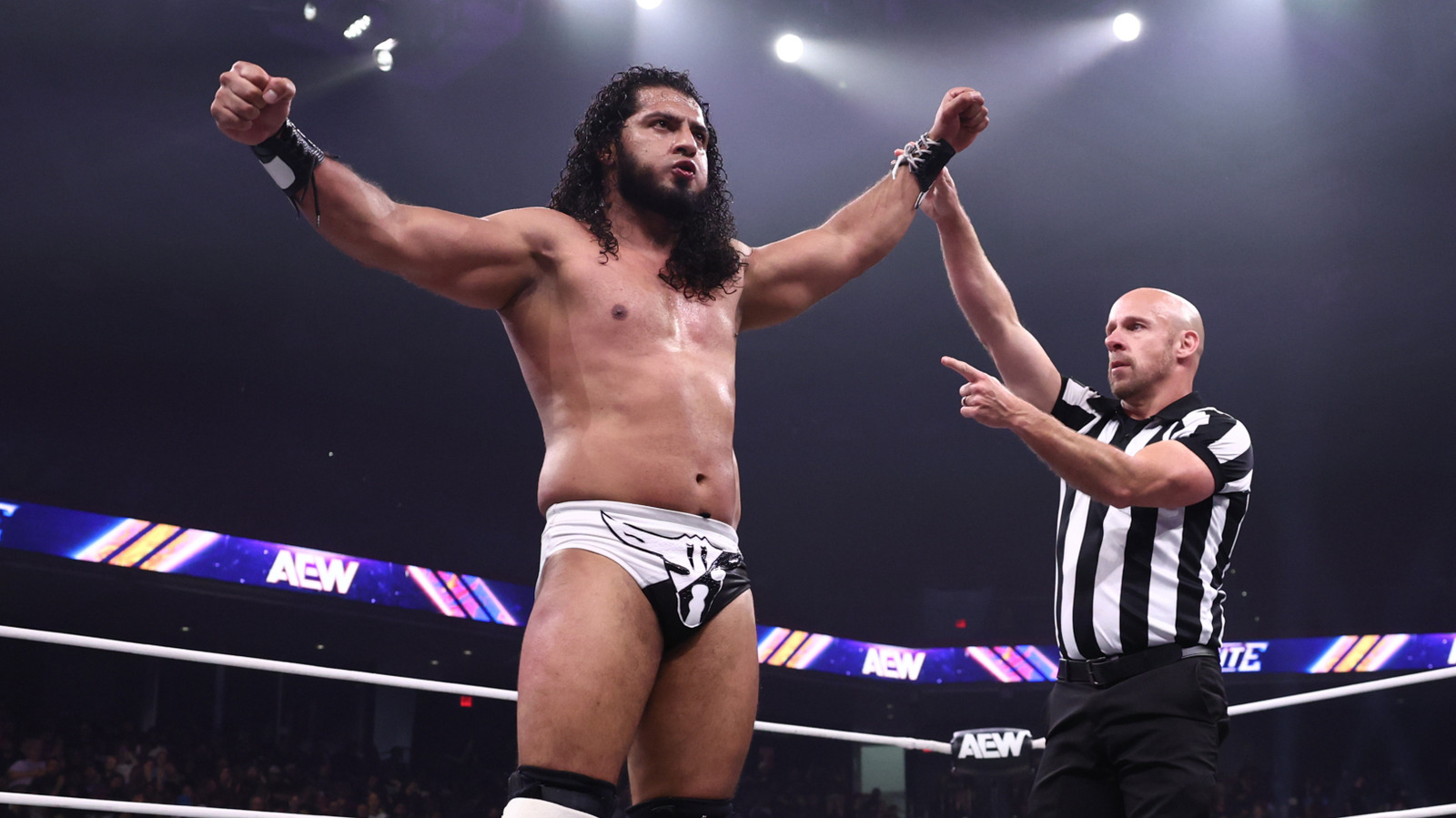 Rush confirma que está feliz en AEW pese a visa vencida