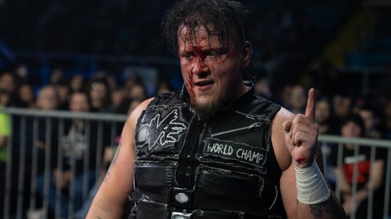 Sami Callihan pointing