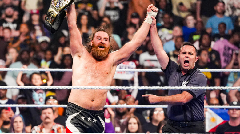 Sami Zayn has his hand raised following a successful US Title defense.