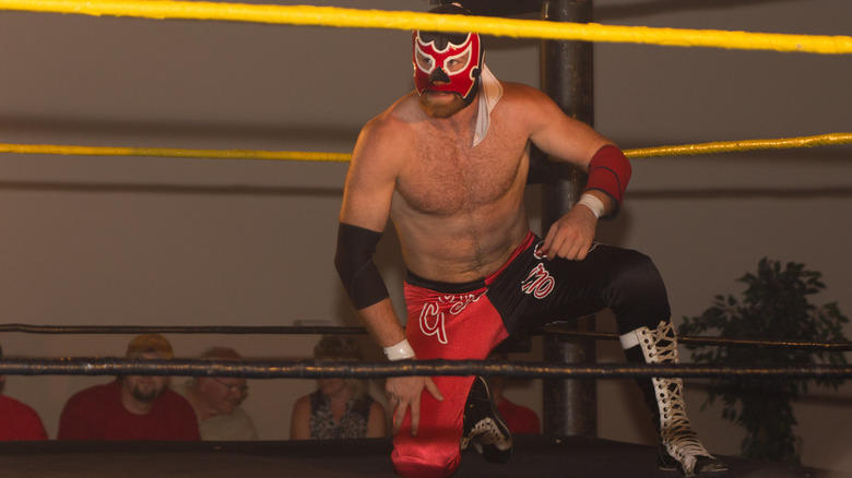 El Generico kneeling