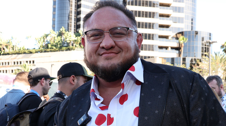 Samoa Joe is wearing glasses