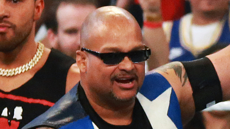 Savio Vega rocks the shades