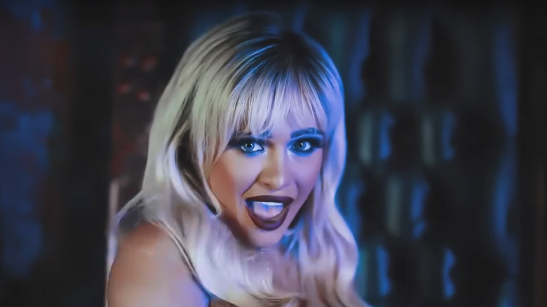 Scarlett singing in music video