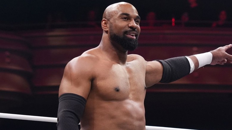 Scorpio Sky wearing an elbow pad