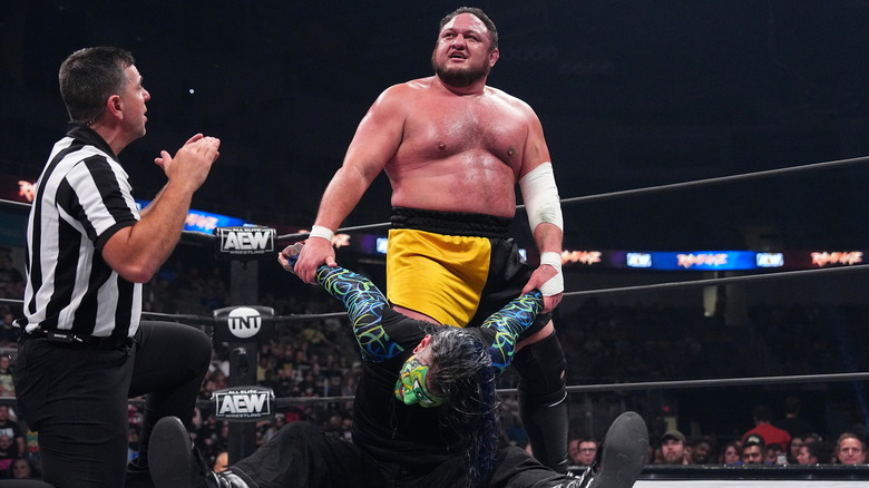 Samoa Joe punishes Jeff Hardy