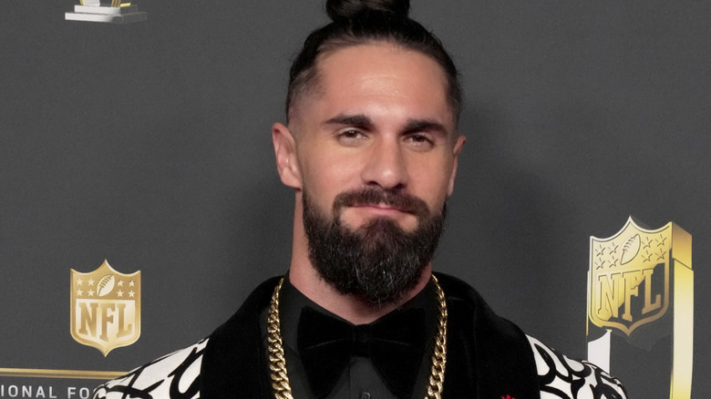 Seth Rollins wearing a silver chain