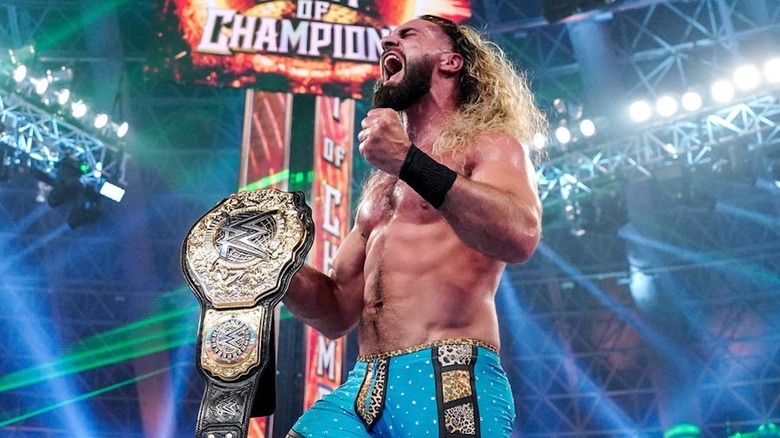 Seth Rollins holding the WWE World Heavyweight Championship