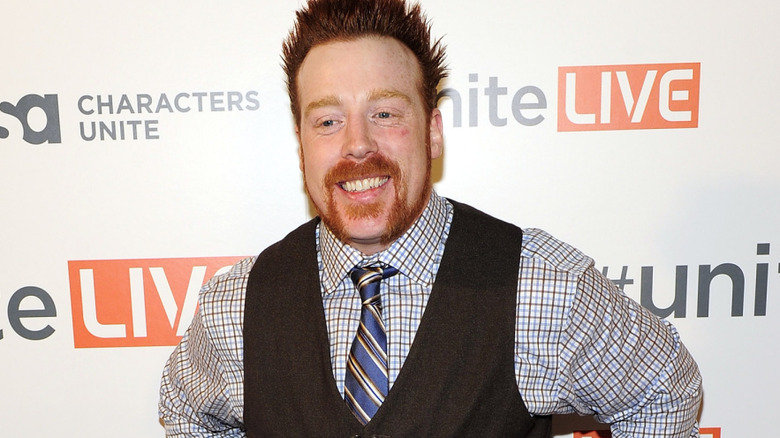 La estrella de la WWE Sheamus está sonriendo