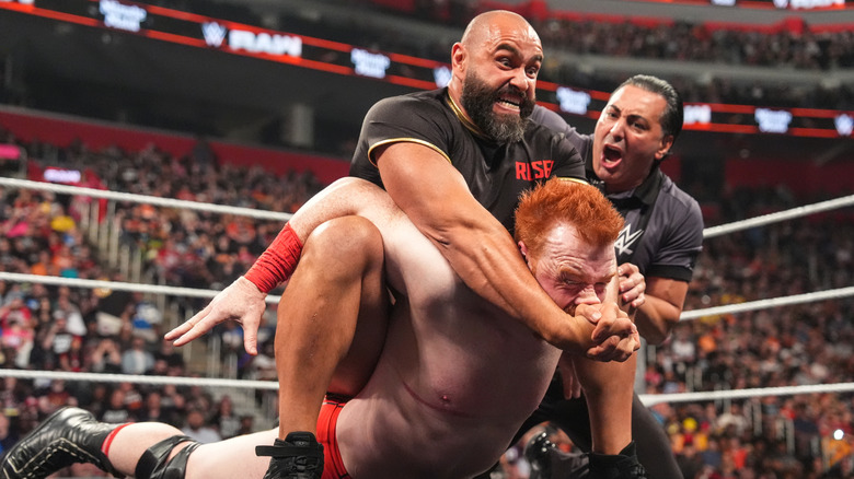 Rusev submits Sheamus