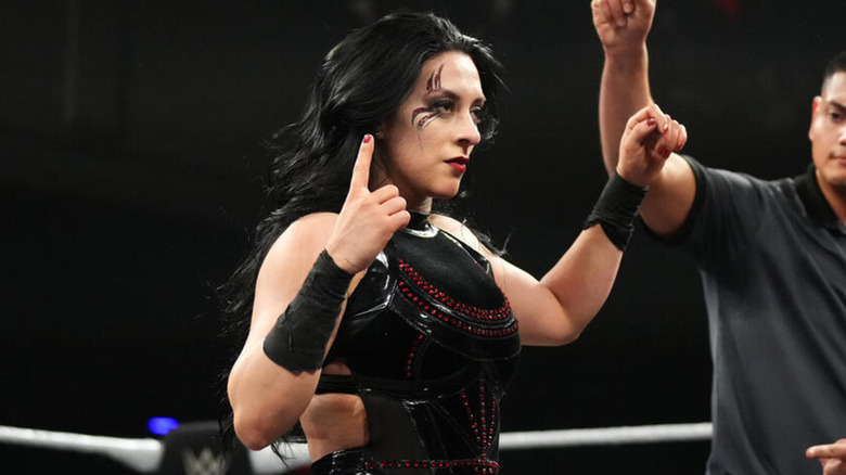 Stephanie Vaquer points one finger up following a victorious match.
