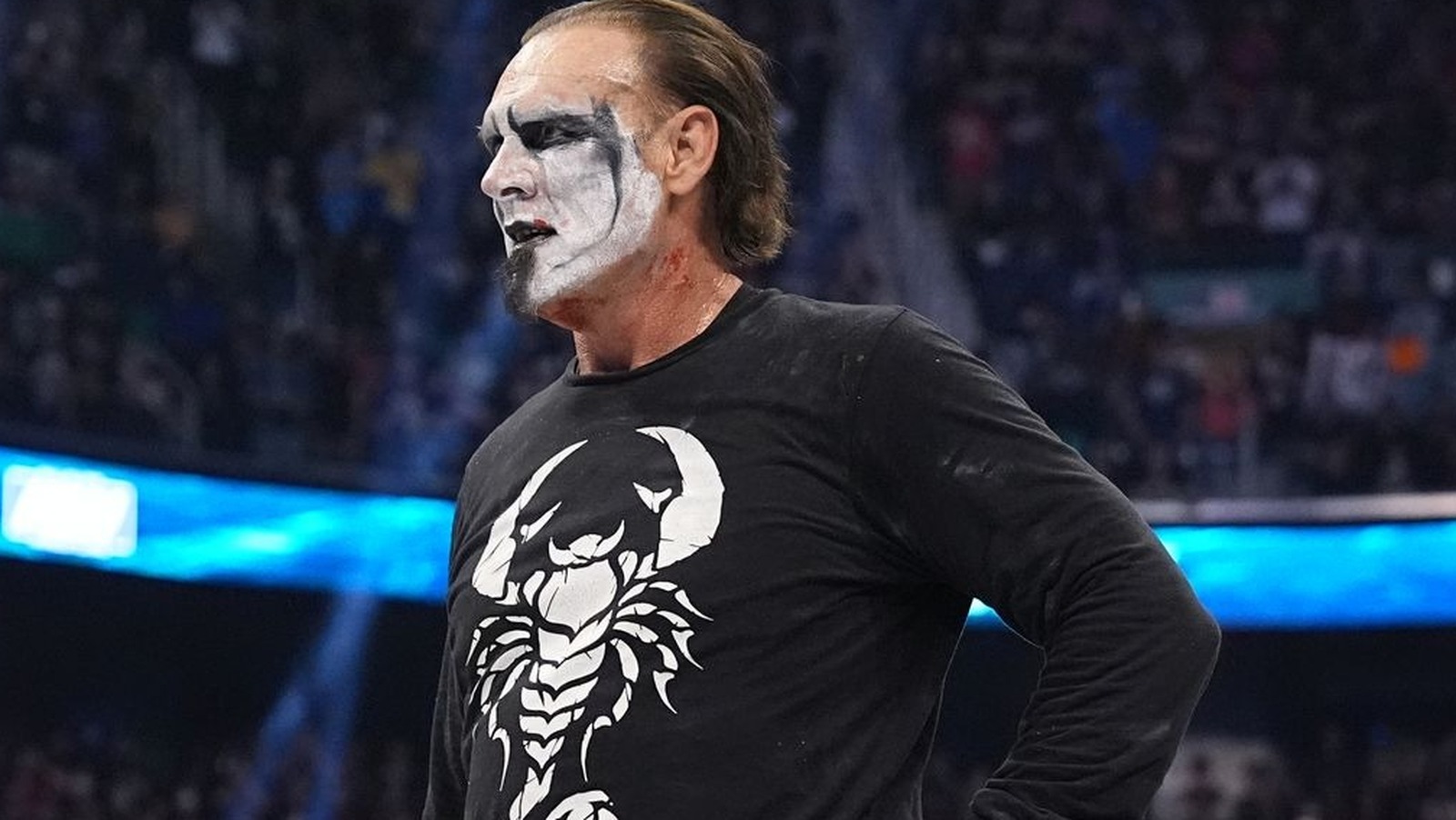 Sting erhält Buhrufe von Michael Cole bei WWE Raw, nachdem er sich aus der AEW Revolution zurückgezogen hat