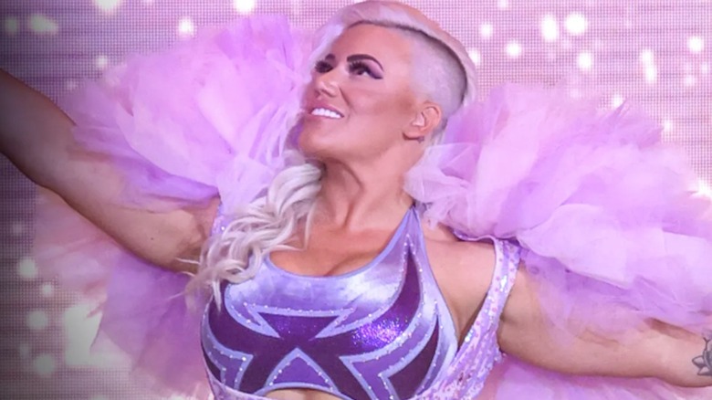 Taya Valkyrie spreading her arms