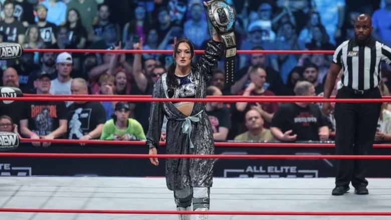 Kris Statlander poses with the championship