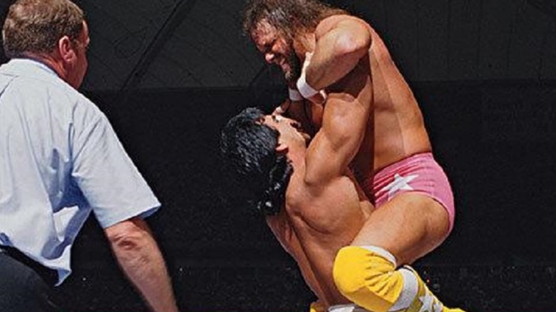 Ricky Steamboat chokes Randy Savage 