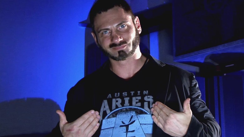 Austin Aries gesturing at himself