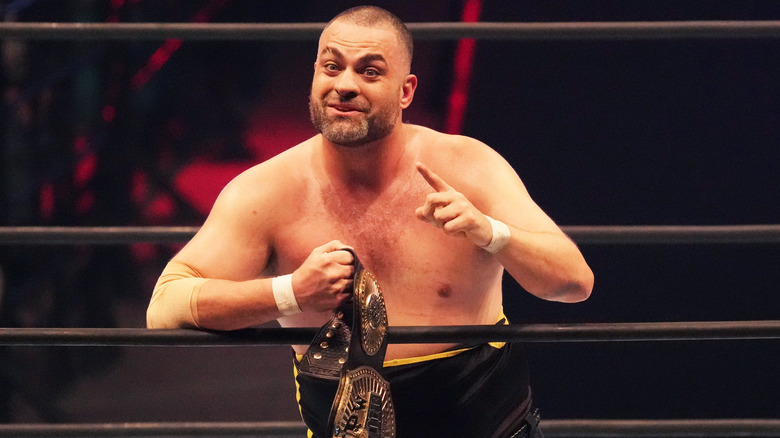 Eddie Kingston poses