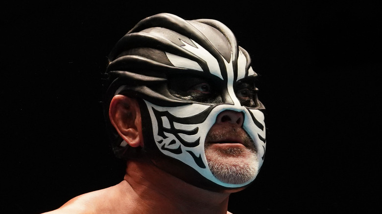 The Great Muta wearing his trademark mask