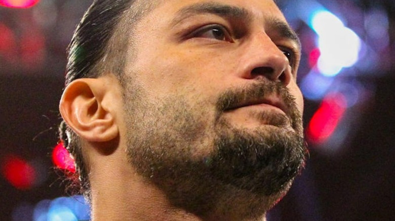 Roman Reigns look up