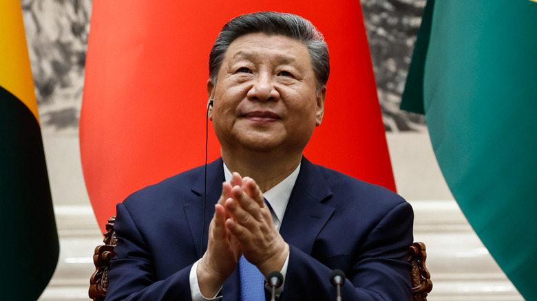 Chinese President Ji Xingping clapping and smiling
