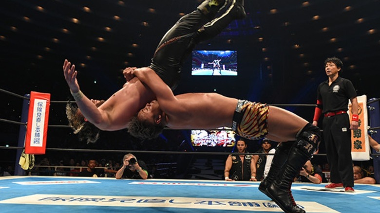 Kenny Omega and Kazuchika Okada at NJPW Dominion 2017