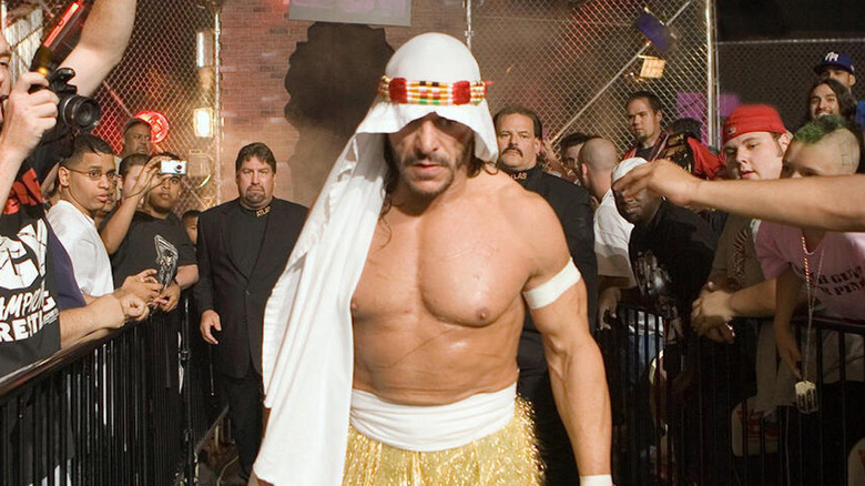 Sabu hace una entrada