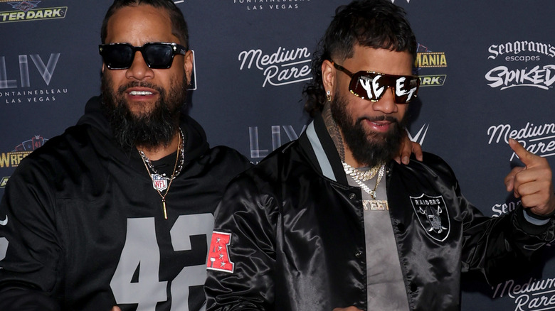 Jimmy and Jey Uso pose together.