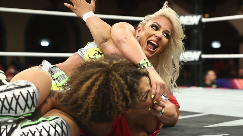 Thekla traps Willow Nightingale in the Rings of Saturn submission during an AEW match.