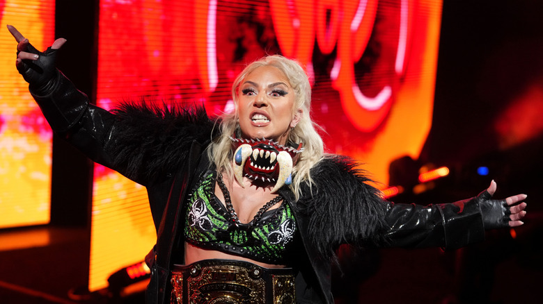 Thekla poses for the fans, the AEW Women's World Championship around her waist, before a match on 