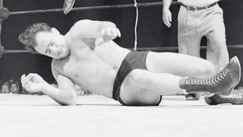 Verne Gagne about to get stomped