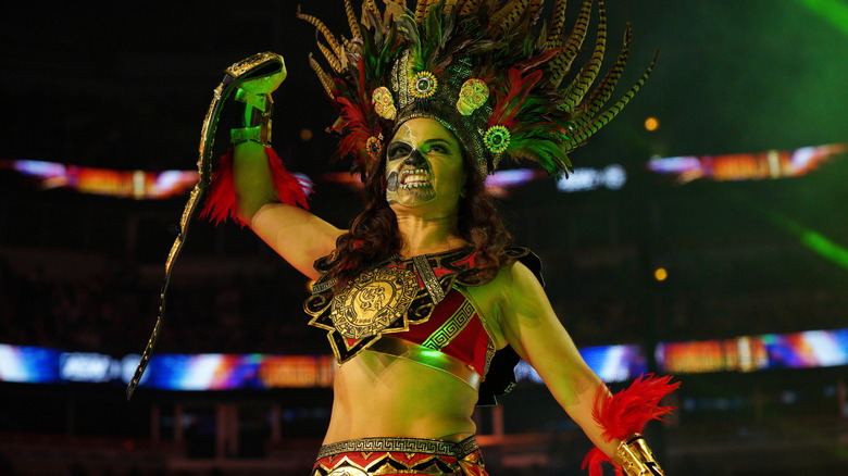 Thunder Rosa holds her title high