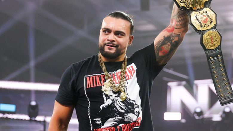 Mike Santana holding up the TNA World Championship
