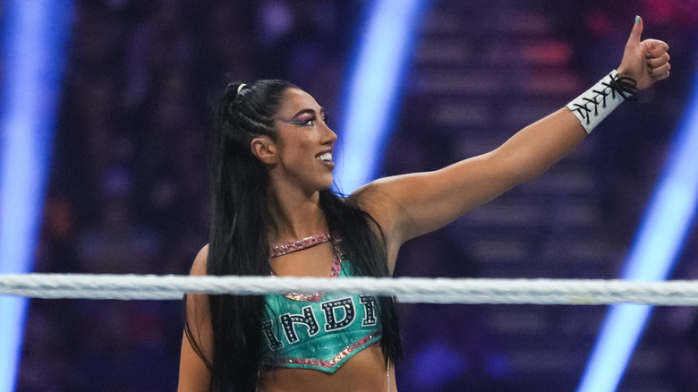 Indi Hartwell giving a thumbs up