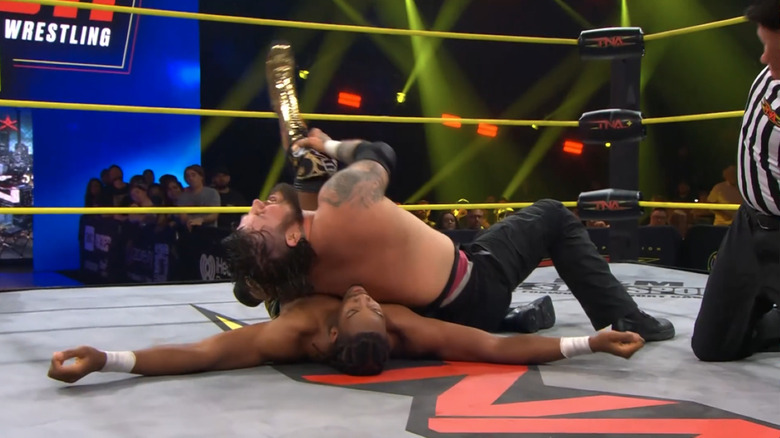 Bear Bronson pins Ricky Sosa