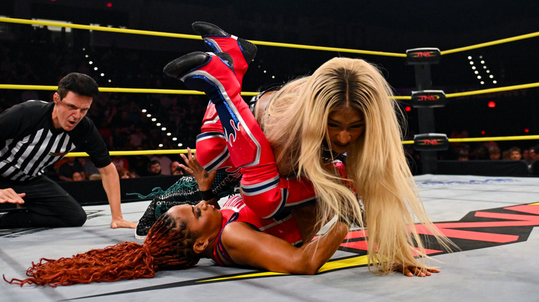 Mara Sade pinning Tasha Steelz on TNA Impact