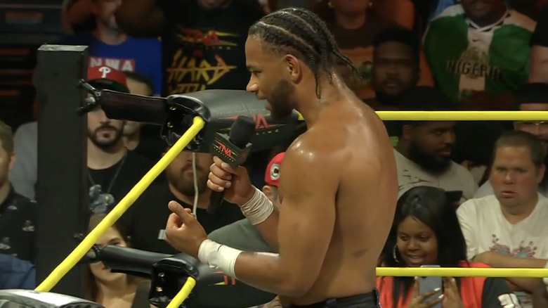 Leon Slater talking in the ring