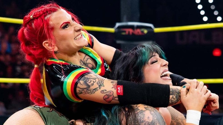 Jody Threat putting her opponent in a submission