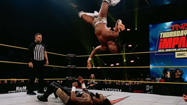 Ricky Sosa jumping onto Cedric Alexander