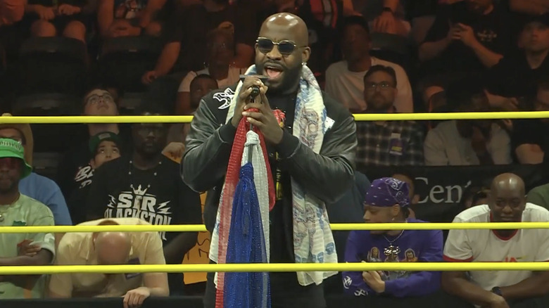 Moose in the ring speaking
