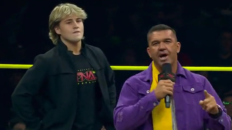 Avery Styles standing behind Frankie Kazarian