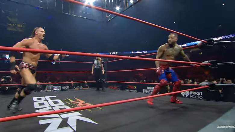 Agent 0 and Miguel inside the ring