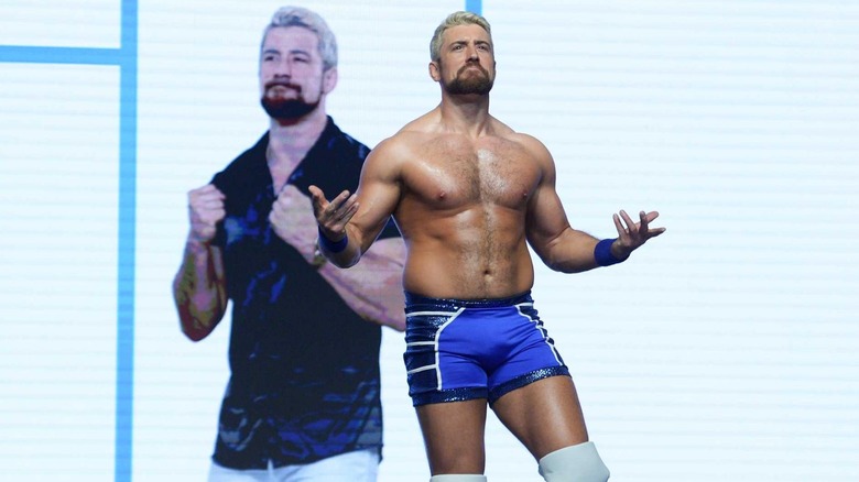 Joe Hendry approaching the ring 