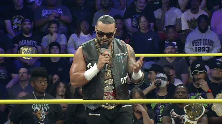 Santana talking in the ring