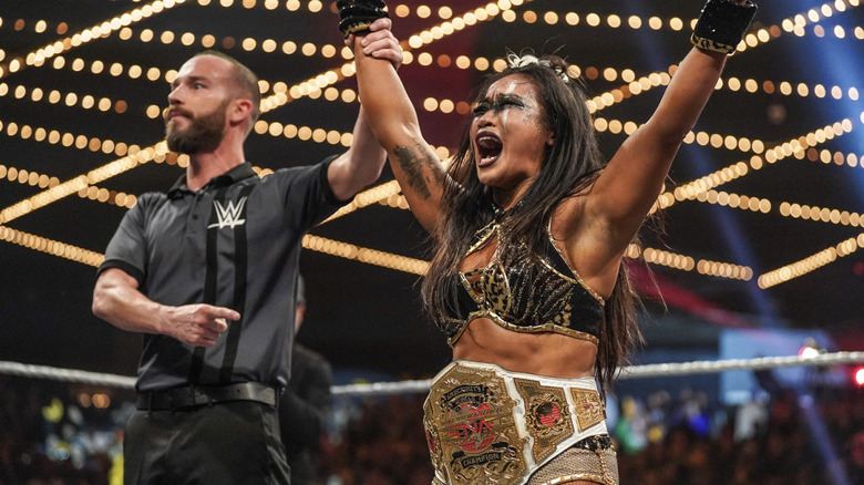 Lee in the ring with her TNA Knockouts World Championship belt